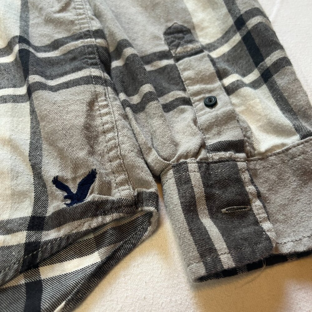 American Eagle Men's Grey Flannel Button Up Classic Fit‎ Size Large - Picture 7 of 8
